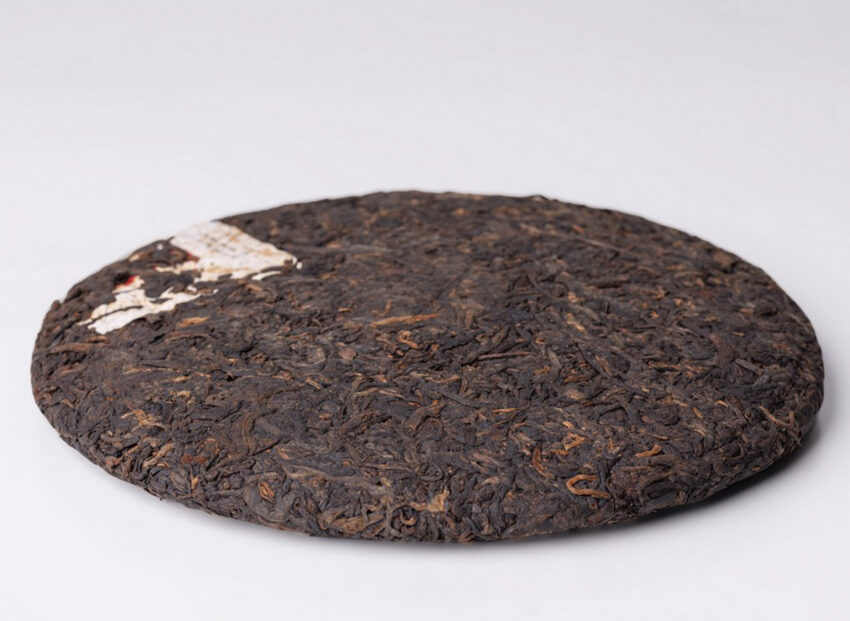 Shu Pu-erh - Hong Pu Hao “Yiwu Zhengshan” 2018, 357g — изображение 3