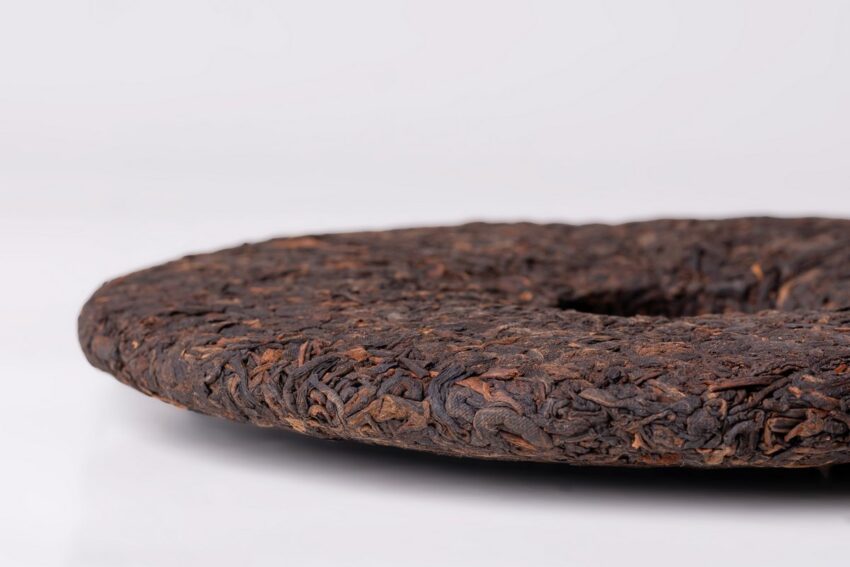 Shu Pu-erh - Hong Pu Hao “Yiwu Zhengshan” 2018, 357g — изображение 4