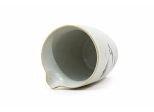 Chahai „Rybak” 200 ml – ceramiczne naczynie do herbaty z jasnym szkliwem, widok wnętrza i dzióbka